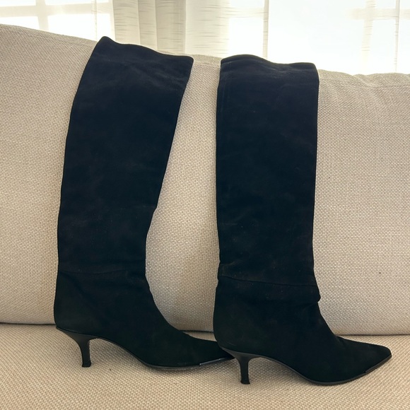 Gucci suede boots. Great condition. Black, size 7 B - Picture 2 of 4